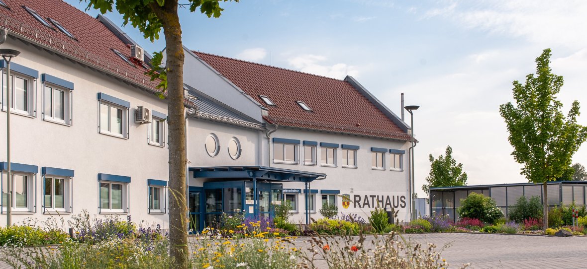Seitenansicht des Rathauses Reichelsheim
